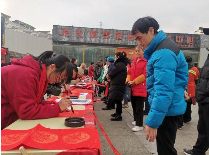 雷竞技APP铜仁市儿童福利院展开“挥毫泼墨送歌颂 回报社会送温柔”2024年文艺展演暨写对联、送对联公益行径(图4)