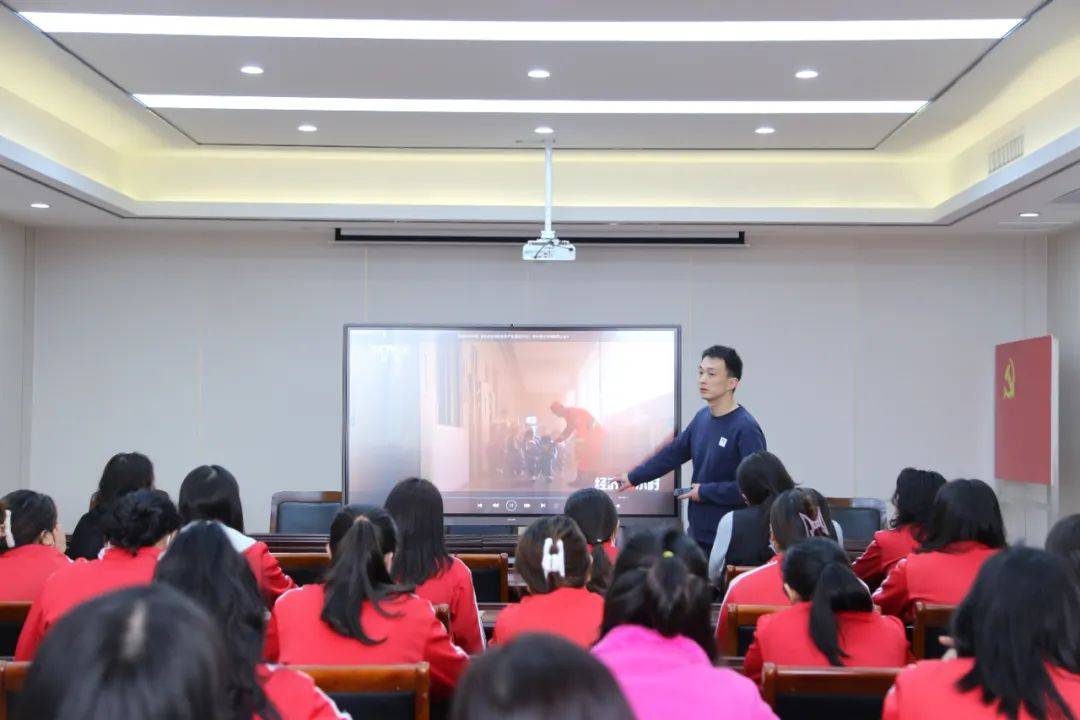 筑牢消防认识 厉守安详防地——市福利院展开消防安雷竞技APP详专题培训(图1)